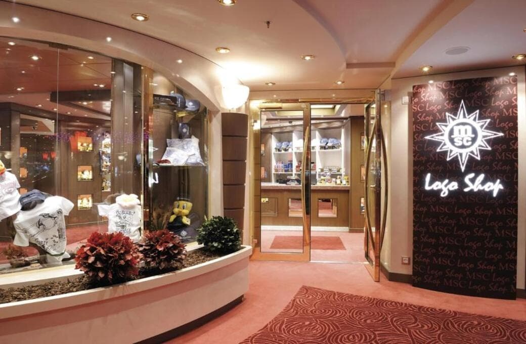 Лайнер MSC Poesia, компании MSC Crociere. Фото 1