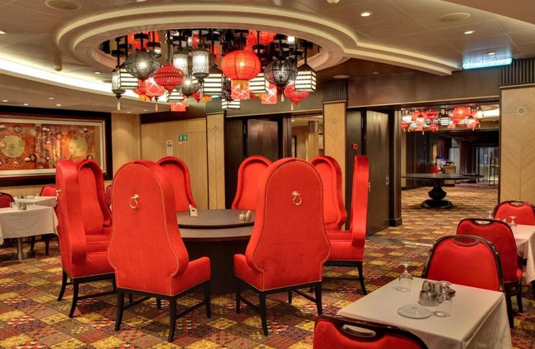 Лайнер Allure Of The Seas, компании Royal Caribbean International. Фото 1