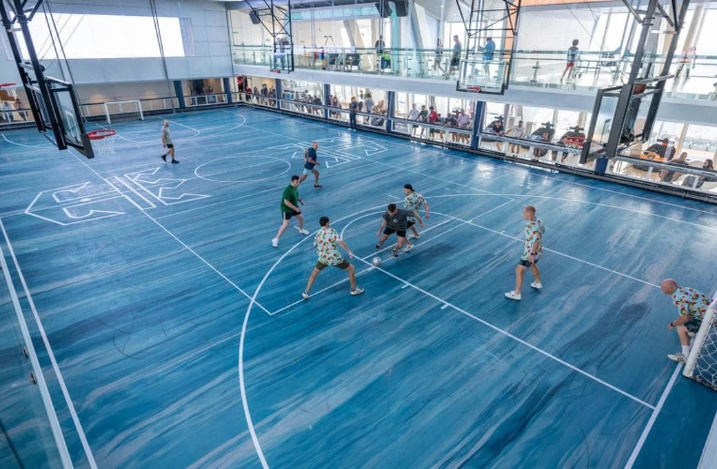 Лайнер Ovation Of The Seas, компании Royal Caribbean International. Фото 1