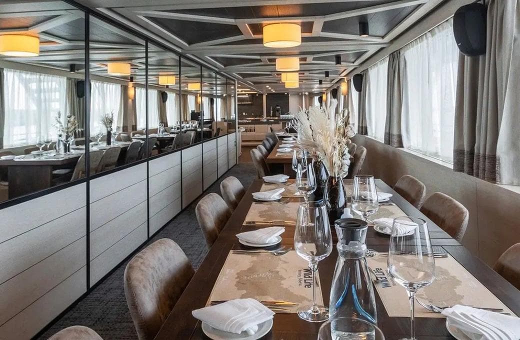 Лайнер Максим Горький, компании ВодоходЪ. Фото 1