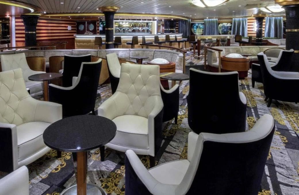 Лайнер Adventure Of The Seas, компании Royal Caribbean International. Фото 1