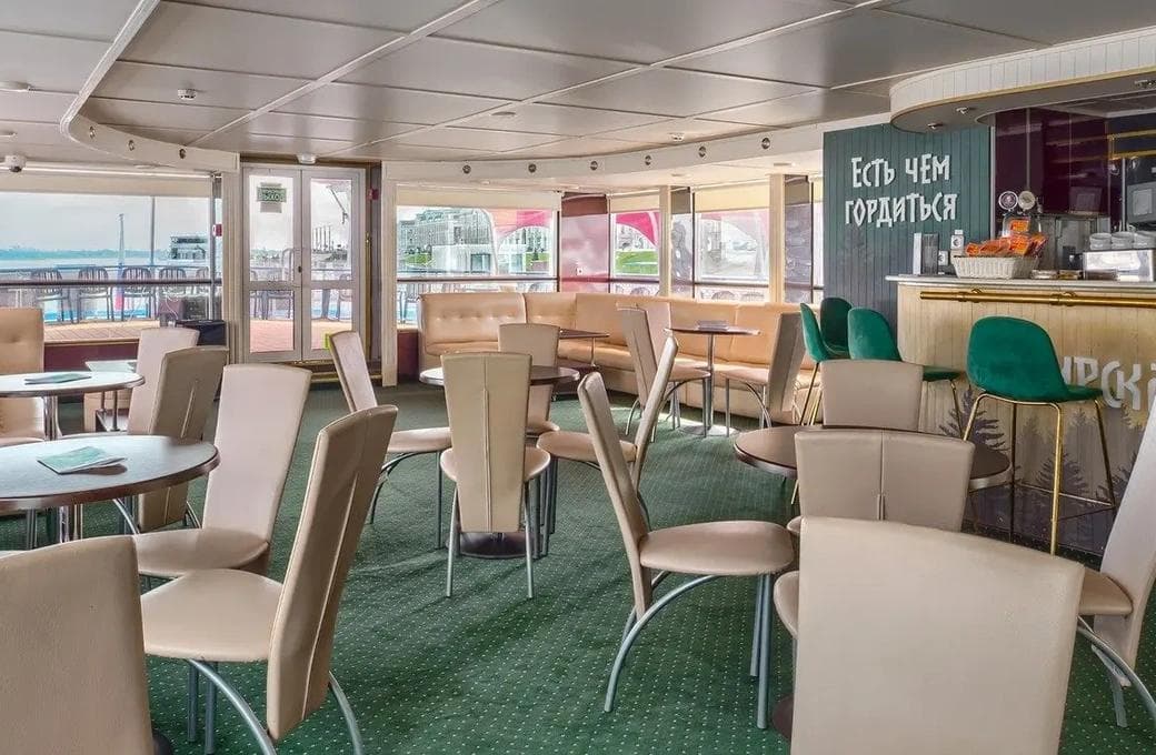 Лайнер Михаил Фрунзе, компании ВодоходЪ. Фото 1