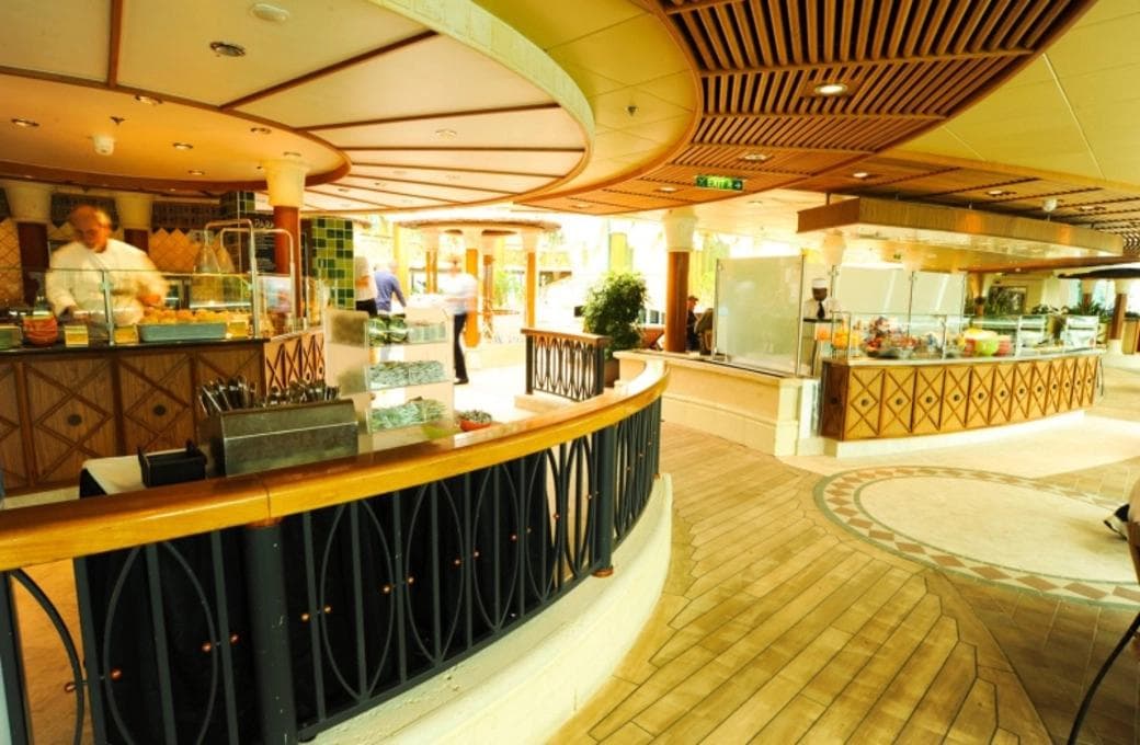 Лайнер Jewel Of The Seas, компании Royal Caribbean International. Фото 1