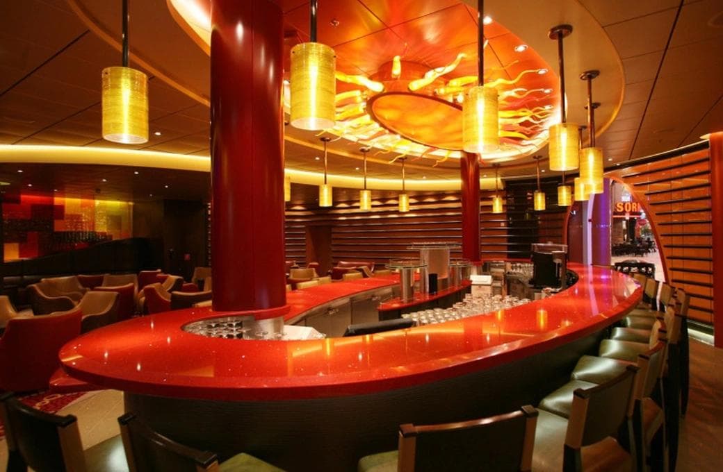 Лайнер Allure Of The Seas, компании Royal Caribbean International. Фото 1