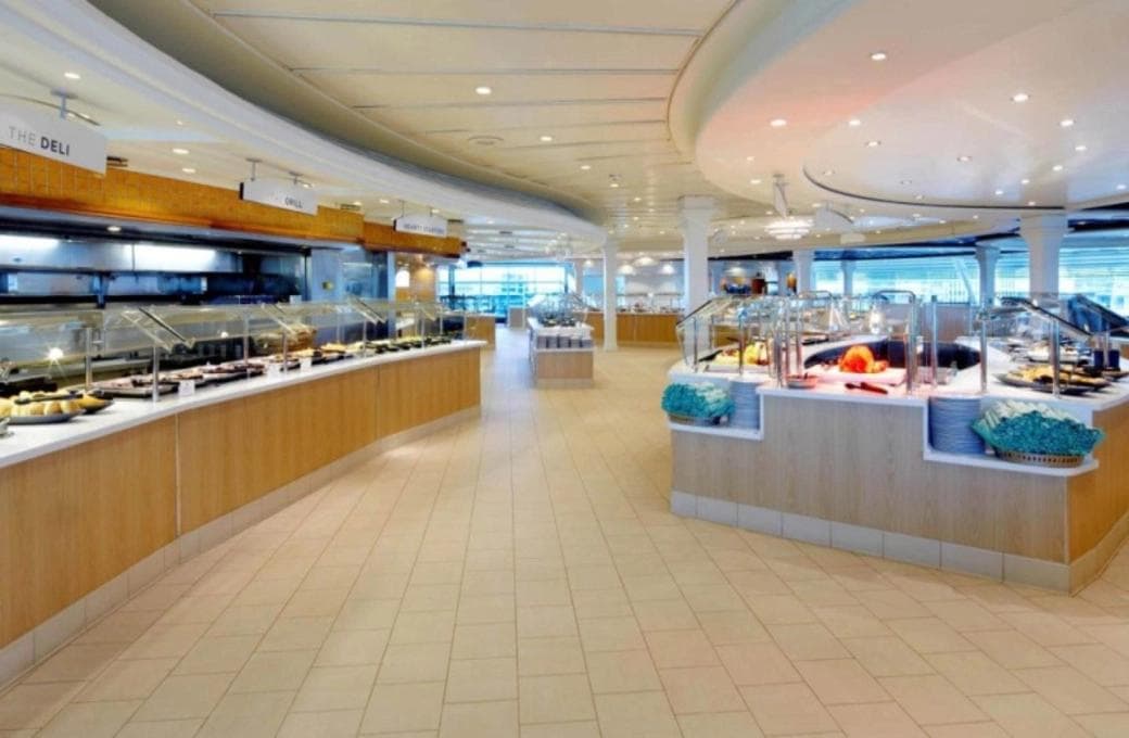 Лайнер Voyager Of The Seas, компании Royal Caribbean International. Фото 1