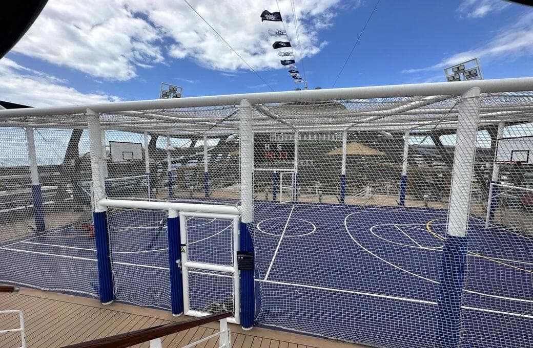 Лайнер MSC Seaview, компании MSC Crociere. Фото 1