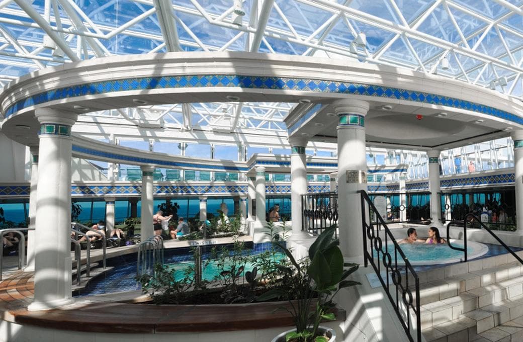 Лайнер Grandeur Of The Seas, компании Royal Caribbean International. Фото 1