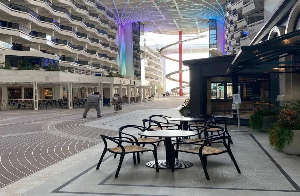 Лайнер MSC World Europa, компании MSC Crociere. Фото 1