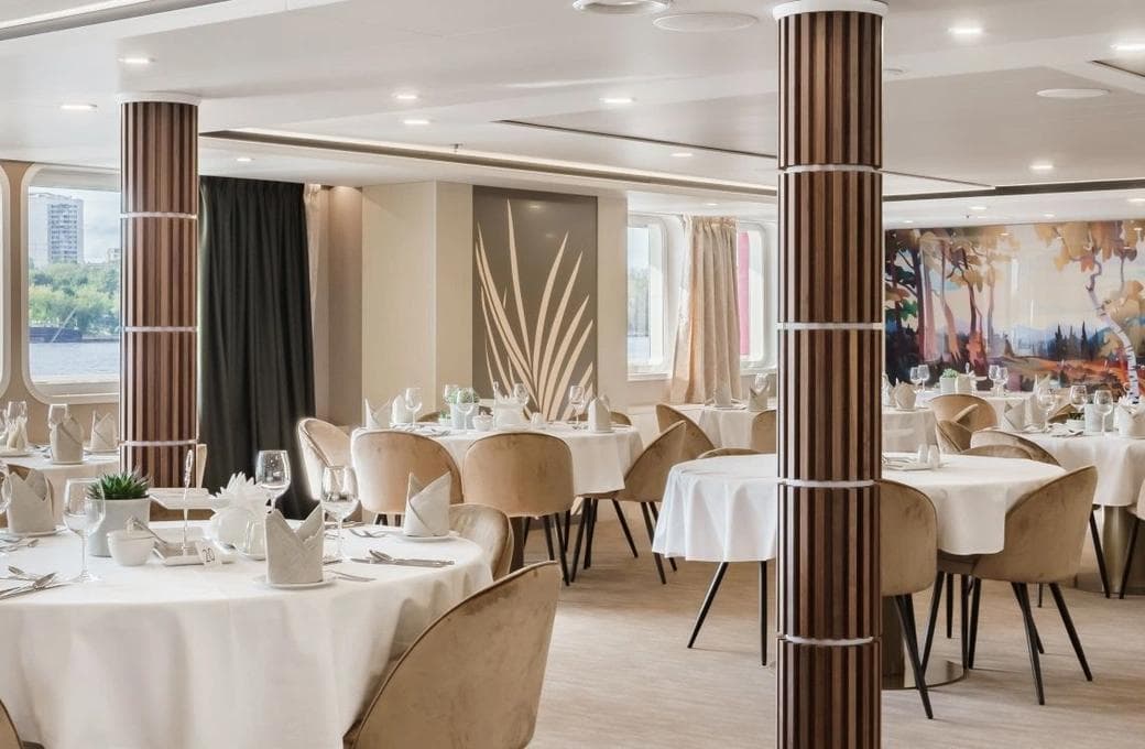 Лайнер Мустай Карим, компании ВодоходЪ. Фото 1