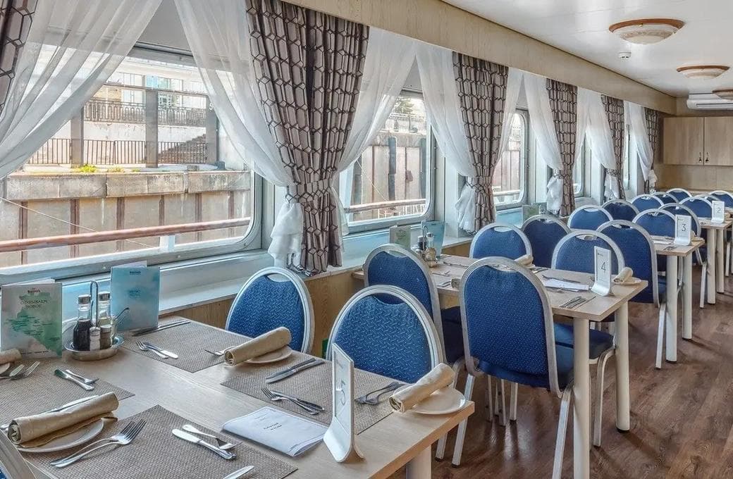 Лайнер Александр Радищев, компании ВодоходЪ. Фото 1