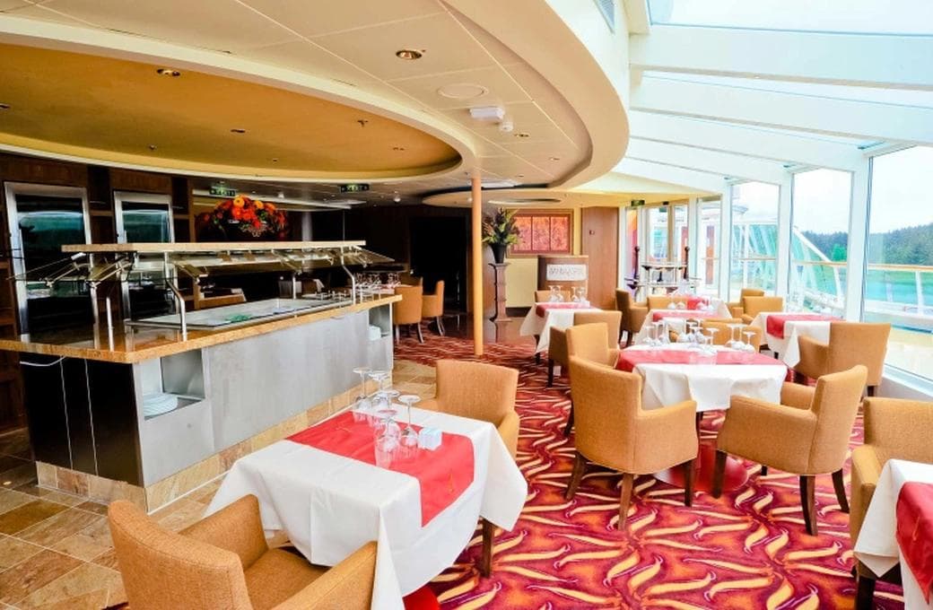 Лайнер Rhapsody Of The Seas, компании Royal Caribbean International. Фото 1