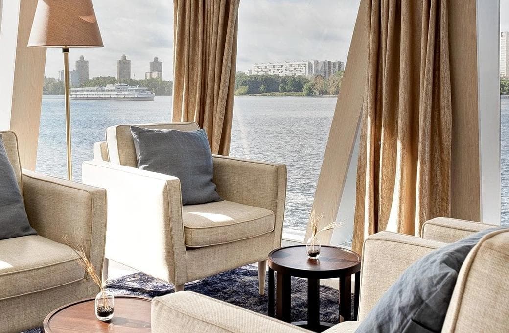 Лайнер Мустай Карим, компании ВодоходЪ. Фото 1