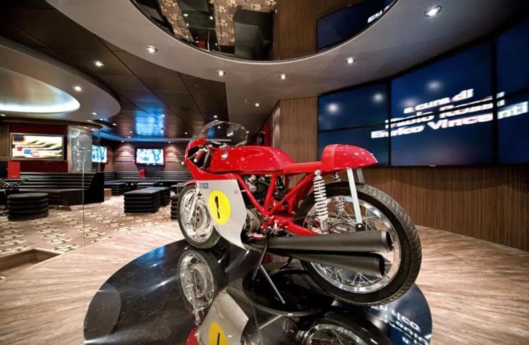 Лайнер MSC Fantasia, компании MSC Crociere. Фото 1