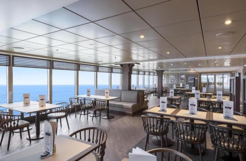 Лайнер MSC Seaview, компании MSC Crociere. Фото 1