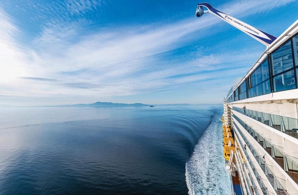 Лайнер Ovation Of The Seas, компании Royal Caribbean International. Фото 1