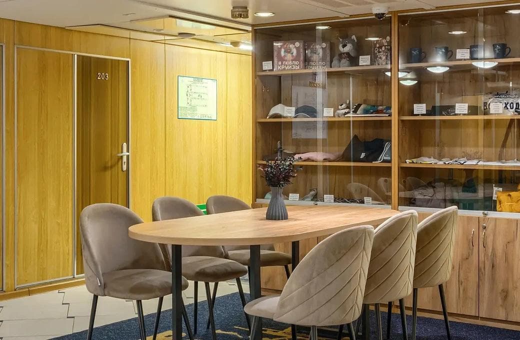 Лайнер Георгий Чичерин, компании ВодоходЪ. Фото 1