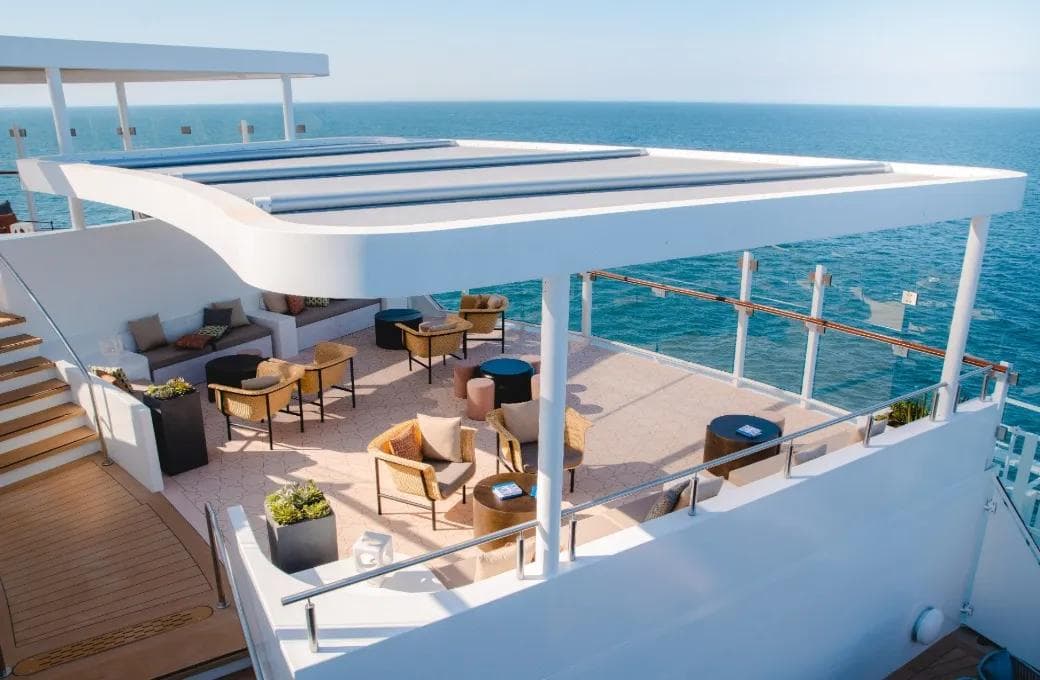 Лайнер Celebrity Beyond, компании Celebrity Cruises. Фото 1