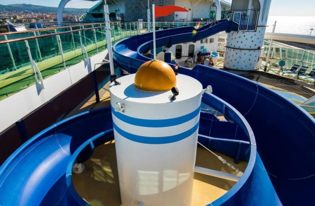 Лайнер Jewel Of The Seas, компании Royal Caribbean International. Фото 1