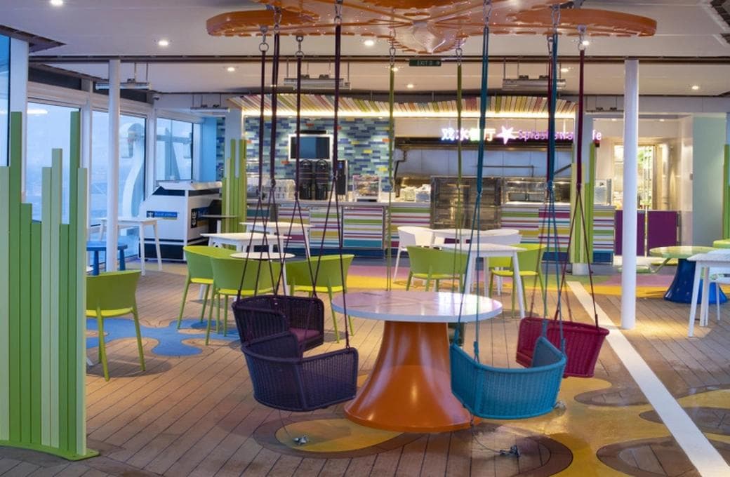 Лайнер Spectrum Of The Seas, компании Royal Caribbean International. Фото 1