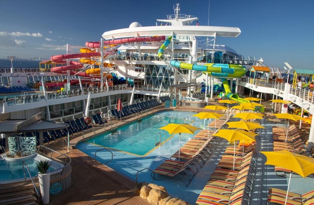 Лайнер Oasis Of The Seas, компании Royal Caribbean International. Фото 1