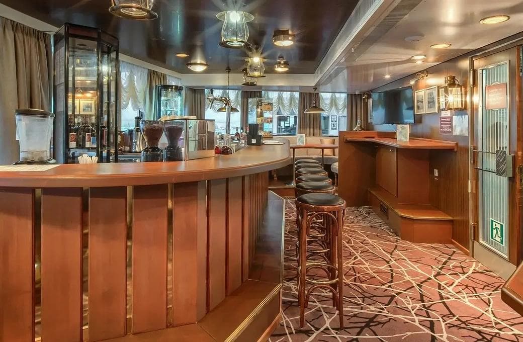 Лайнер Константин Симонов, компании ВодоходЪ. Фото 1