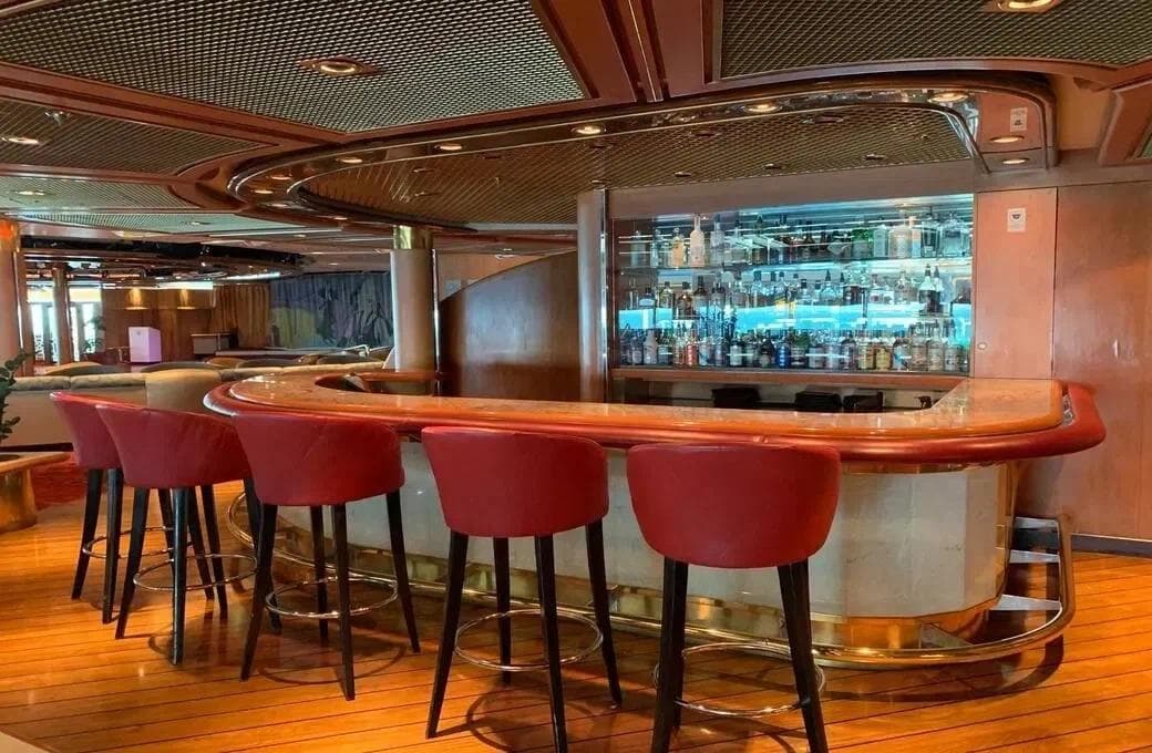 Лайнер Rhapsody Of The Seas, компании Royal Caribbean International. Фото 1