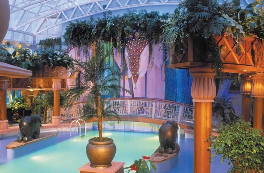 Лайнер Brilliance Of The Seas, компании Royal Caribbean International. Фото 1