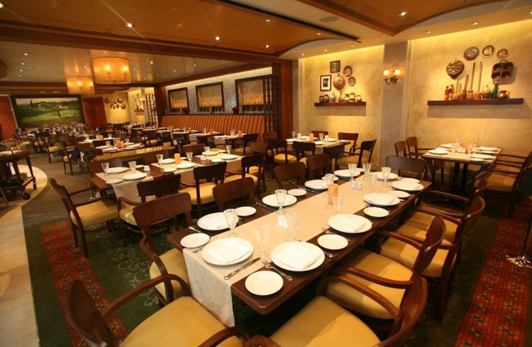 Лайнер Allure Of The Seas, компании Royal Caribbean International. Фото 1