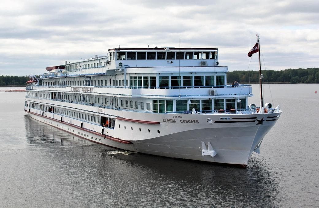 Лайнер Леонид Соболев, компании ВодоходЪ. Фото 1