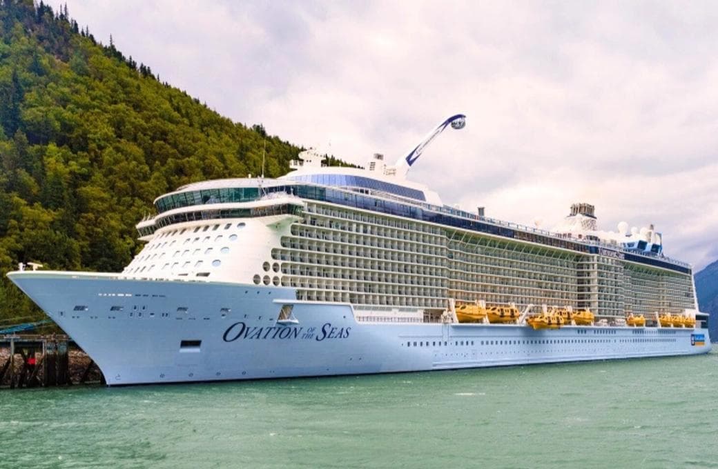 Лайнер Ovation Of The Seas, компании Royal Caribbean International. Фото 1
