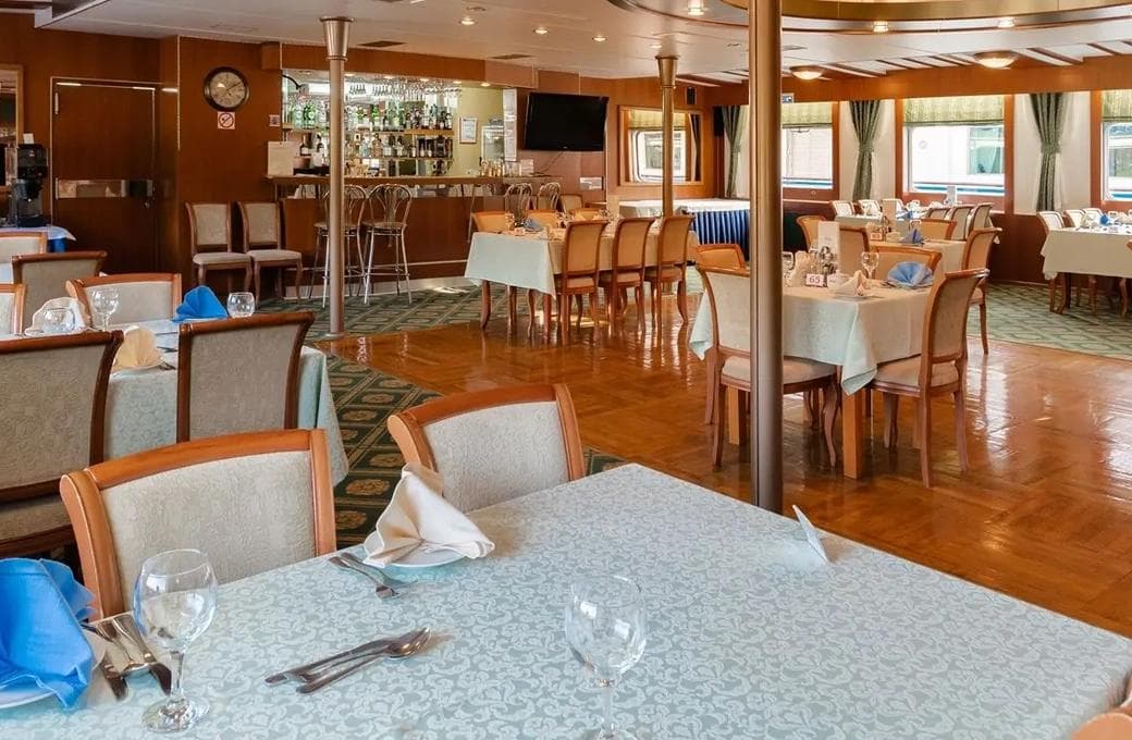 Лайнер Георгий Чичерин, компании ВодоходЪ. Фото 1