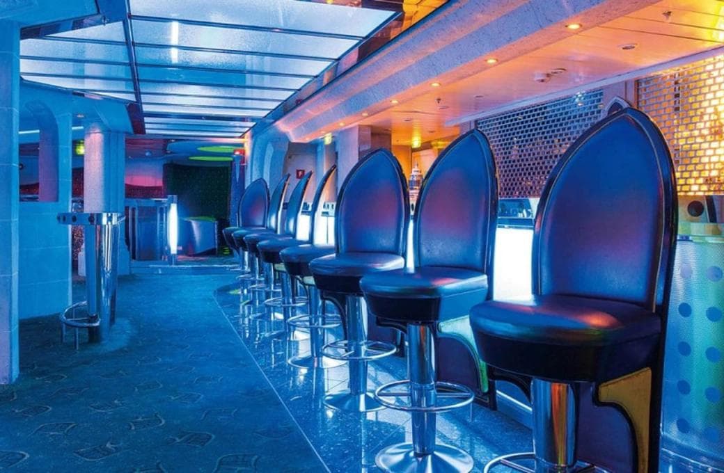 Лайнер Adventure Of The Seas, компании Royal Caribbean International. Фото 1