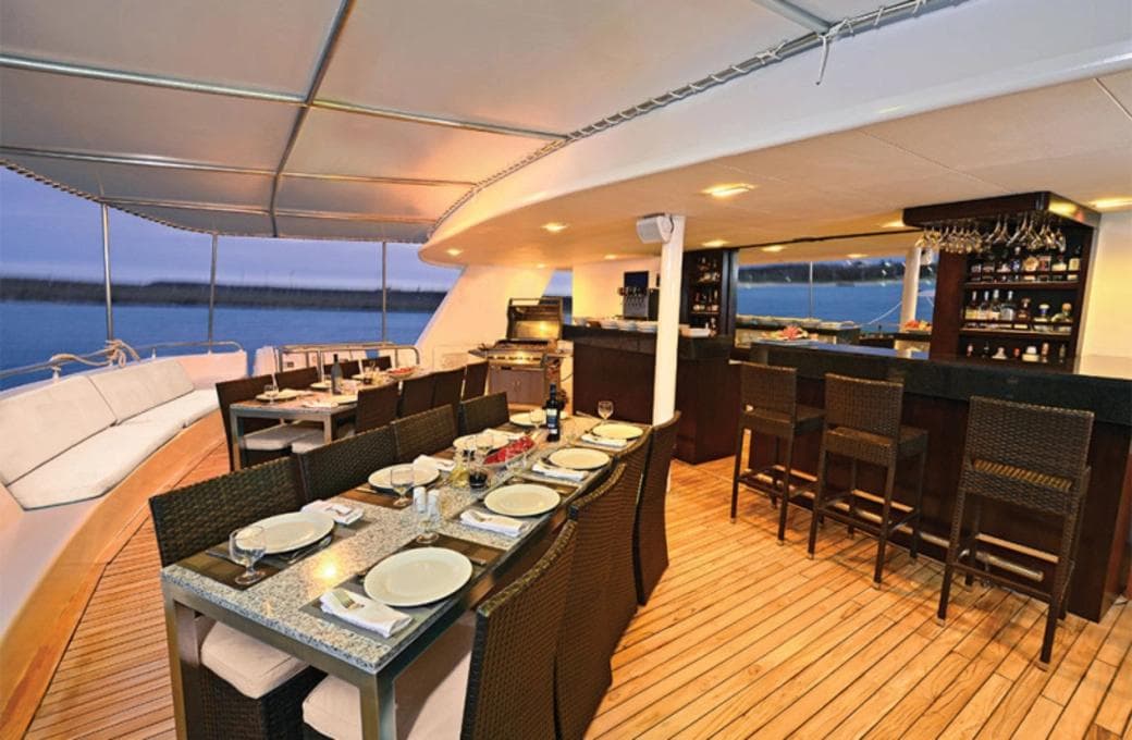 Лайнер Celebrity Xploration, компании Celebrity Cruises. Фото 1