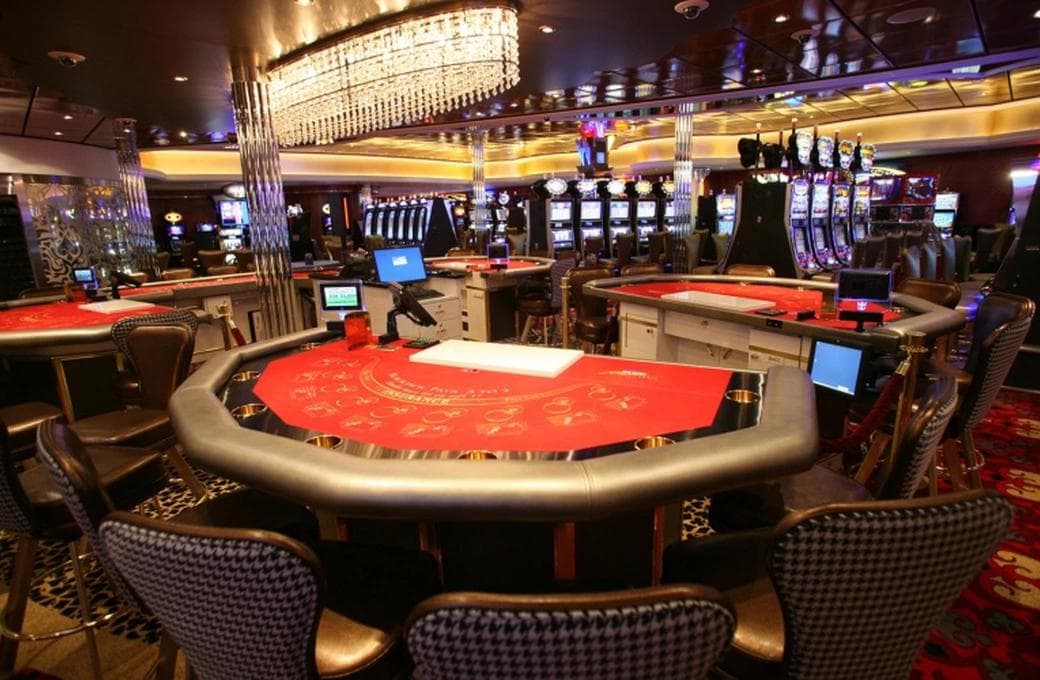 Лайнер Allure Of The Seas, компании Royal Caribbean International. Фото 1