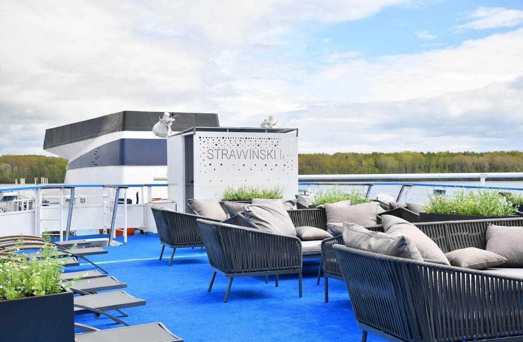 Лайнер Игорь Стравинский, компании Донинтурфлот. Фото 1