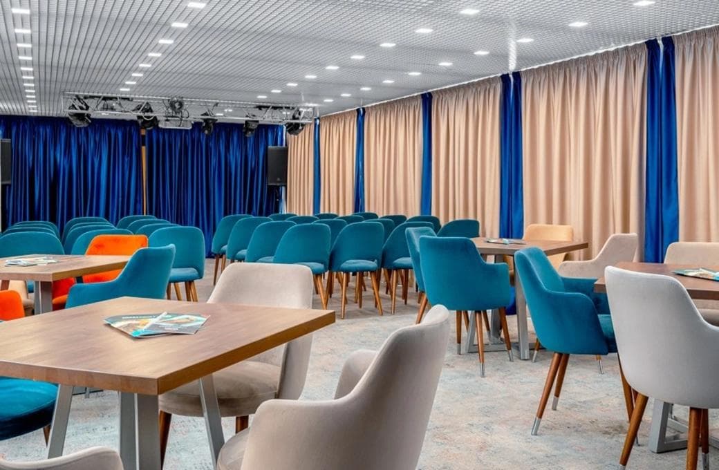 Лайнер Н.А. Некрасов, компании Созвездие. Фото 1