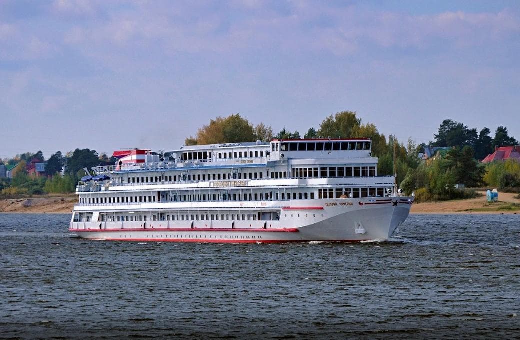 Лайнер Георгий Чичерин, компании ВодоходЪ. Фото 1
