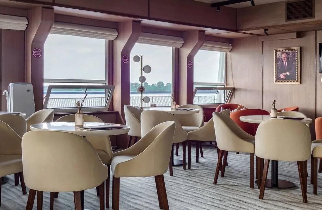 Лайнер Мстислав Ростропович, компании ВодоходЪ. Фото 1