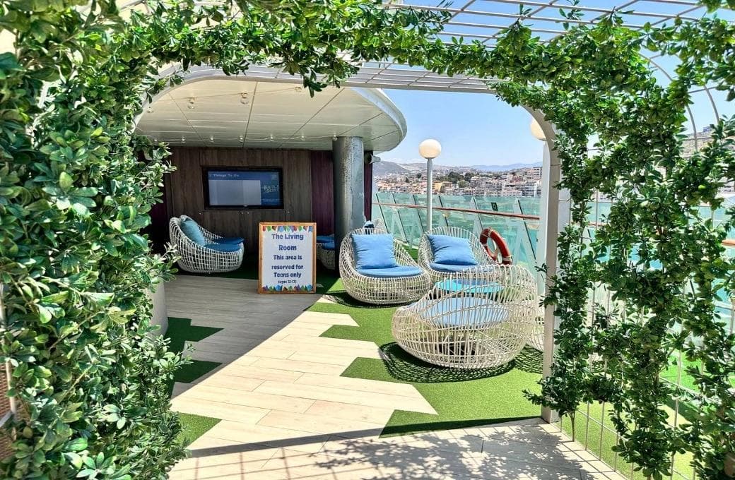 Лайнер Voyager Of The Seas, компании Royal Caribbean International. Фото 1