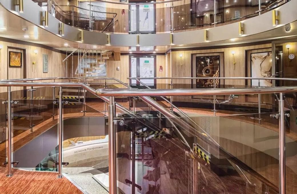 Лайнер Мстислав Ростропович, компании ВодоходЪ. Фото 1