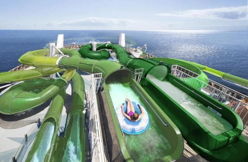 Лайнер MSC Grandiosa, компании MSC Crociere. Фото 1