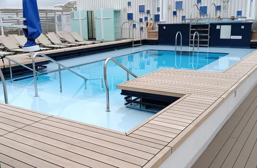 Лайнер Costa Smeralda, компании Costa Cruises. Фото 1