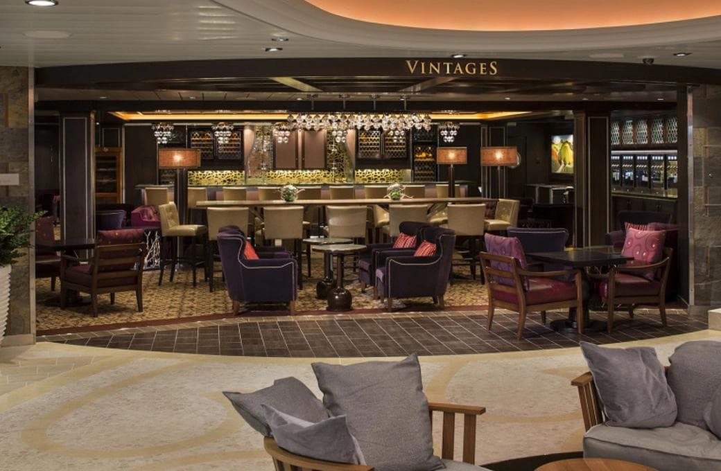 Лайнер Ovation Of The Seas, компании Royal Caribbean International. Фото 1