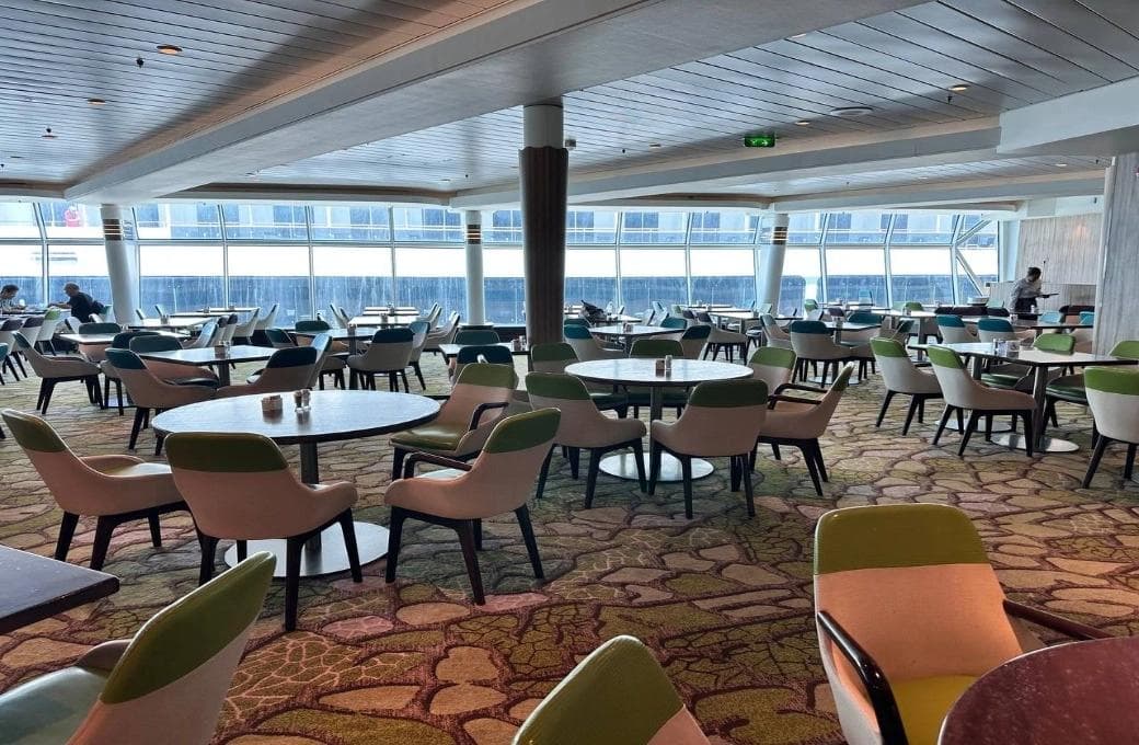 Лайнер Voyager Of The Seas, компании Royal Caribbean International. Фото 1