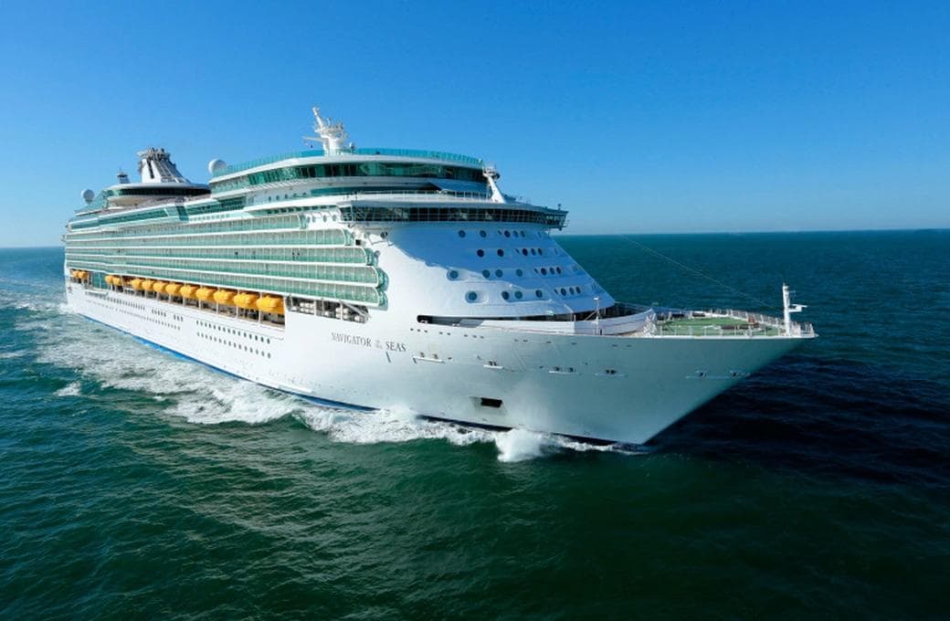 Лайнер Navigator Of The Seas, компании Royal Caribbean International. Фото 1