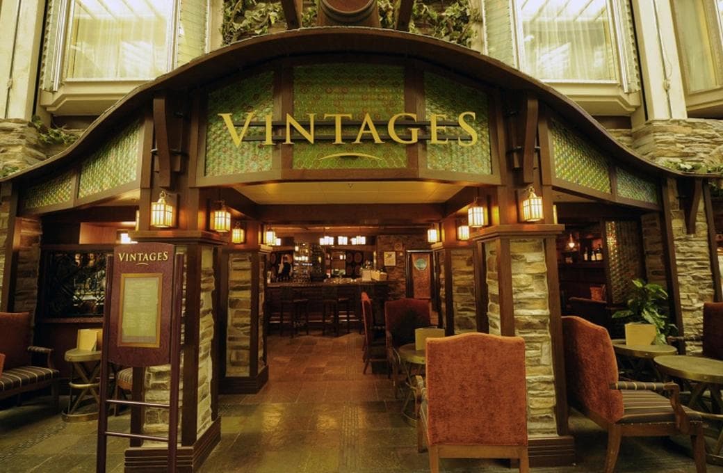 Лайнер Adventure Of The Seas, компании Royal Caribbean International. Фото 1