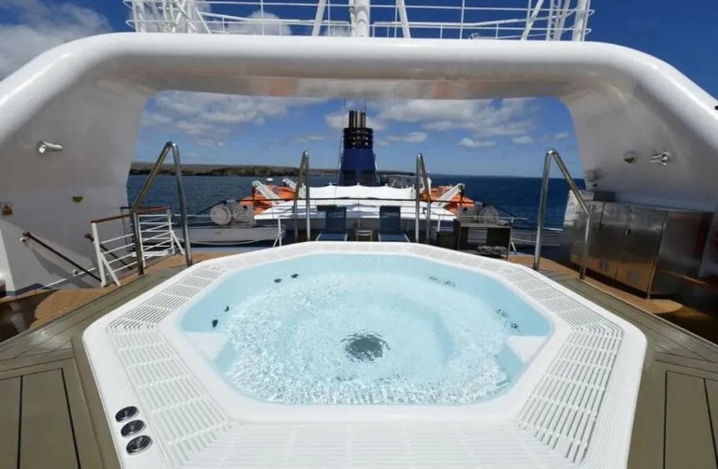 Лайнер Celebrity Xpedition, компании Celebrity Cruises. Фото 1