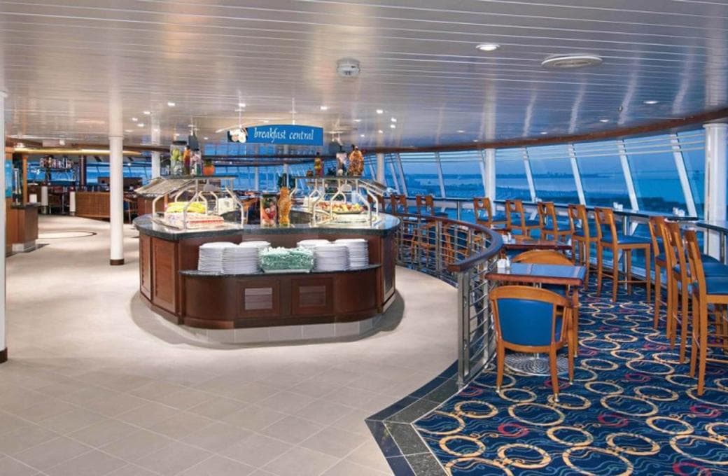 Лайнер Enchantment Of The Seas, компании Royal Caribbean International. Фото 1