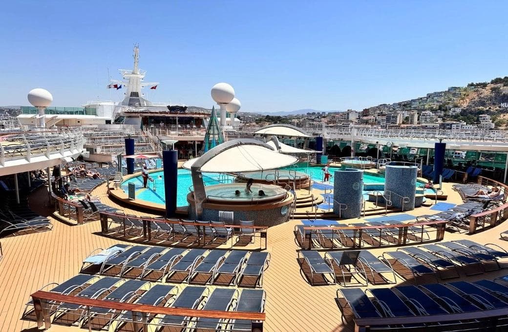 Лайнер Voyager Of The Seas, компании Royal Caribbean International. Фото 1