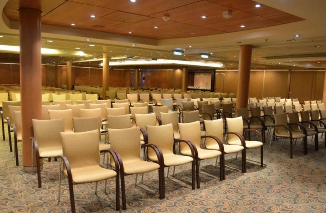 Лайнер Liberty Of The Seas, компании Royal Caribbean International. Фото 1